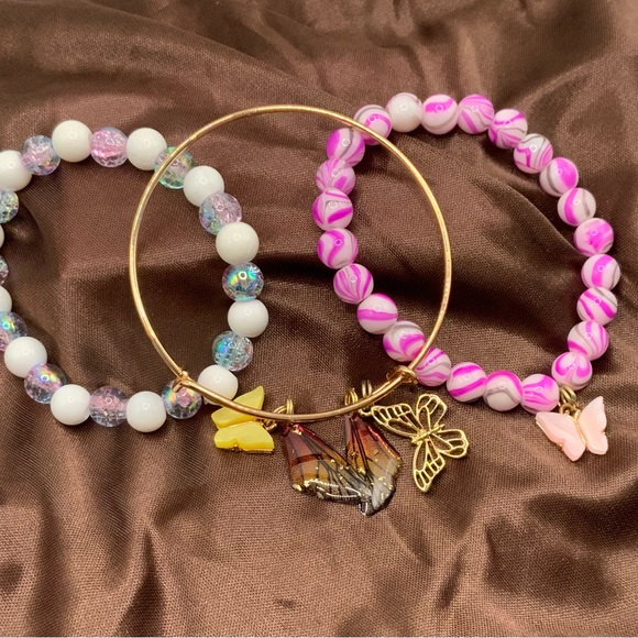 Set of 3 Handmade Bracelets One Gold Bangle Two Beaded Stretch Bracelet - Picture 2 of 3